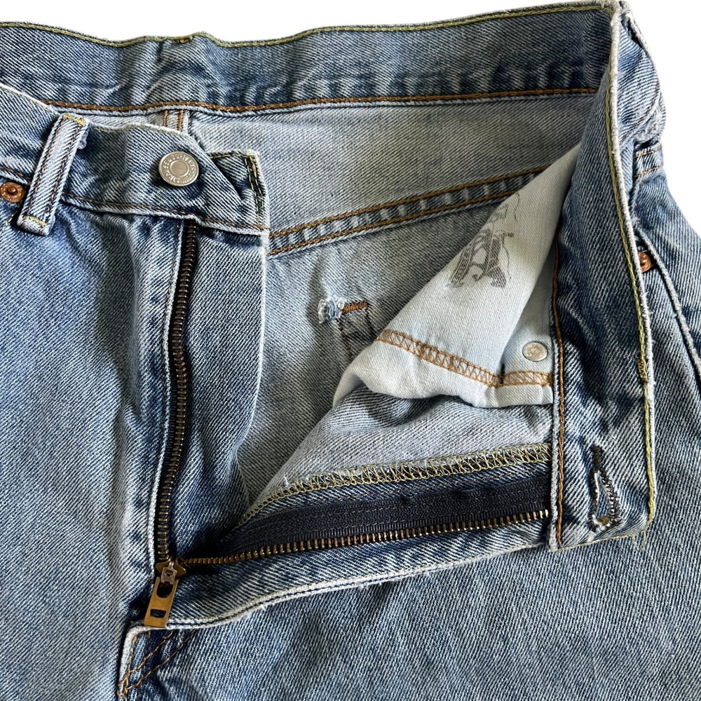 Levi's 550 Relaxed Fit Jeans Grunge Thrashed Light Wash Mens 33x30 Distressed - Picture 4 of 16